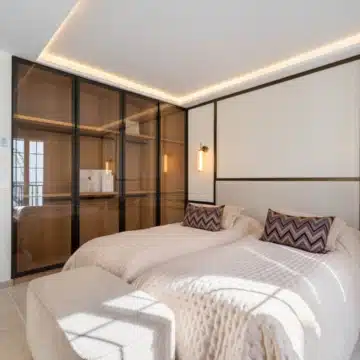 Elegantly refurbished townhouse within the established Arco Iris, Marbella Golden Mile Picture 1