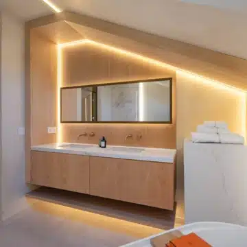 Elegantly refurbished townhouse within the established Arco Iris, Marbella Golden Mile Picture 13