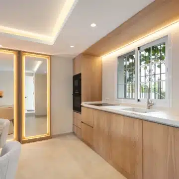 Elegantly refurbished townhouse within the established Arco Iris, Marbella Golden Mile Picture 17