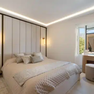 Elegantly refurbished townhouse within the established Arco Iris, Marbella Golden Mile Picture 5