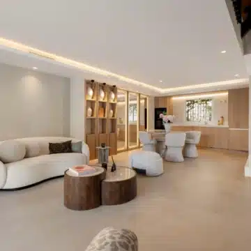 Elegantly refurbished townhouse within the established Arco Iris, Marbella Golden Mile Picture 3
