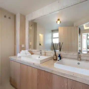 Elegantly refurbished townhouse within the established Arco Iris, Marbella Golden Mile Picture 8