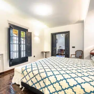 Beautifully renovated Andalusian townhouse in Lomas Pueblo, Marbella Picture 9