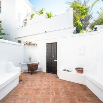 Beautifully renovated Andalusian townhouse in Lomas Pueblo, Marbella Picture 3
