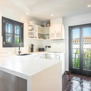 Beautifully renovated Andalusian townhouse in Lomas Pueblo, Marbella Picture 8