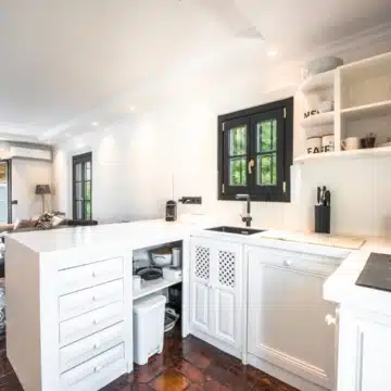 Beautifully renovated Andalusian townhouse in Lomas Pueblo, Marbella Picture 6