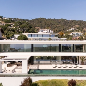 Luxury villa set within the prestigious gated community of El Madroñal, Benahavis Picture 36