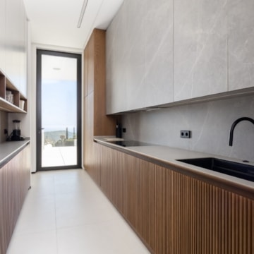 Luxury villa set within the prestigious gated community of El Madroñal, Benahavis Picture 45