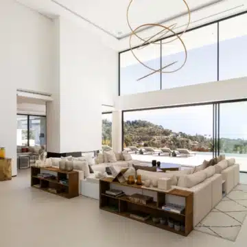 Luxury villa set within the prestigious gated community of El Madroñal, Benahavis Picture 0