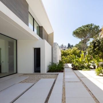 Luxury villa set within the prestigious gated community of El Madroñal, Benahavis Picture 54