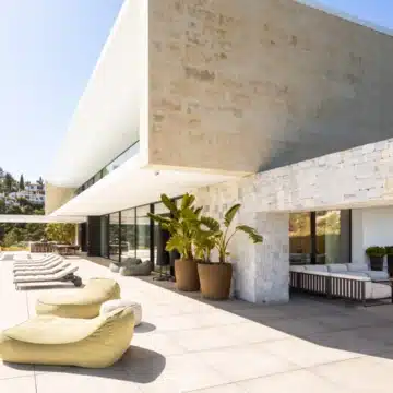 Luxury villa set within the prestigious gated community of El Madroñal, Benahavis Picture 5