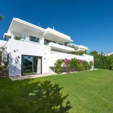 Masterpiece with Panoramic Sea & Golf Views within the exclusive La Resina Golf, Estepona Picture 27