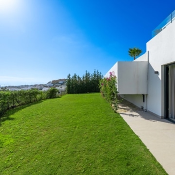 Masterpiece with Panoramic Sea & Golf Views within the exclusive La Resina Golf, Estepona Picture 28