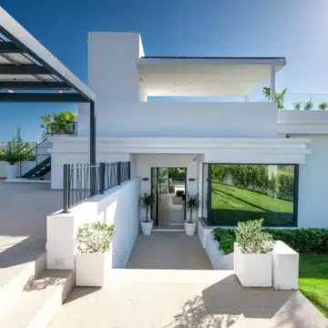 Masterpiece with Panoramic Sea & Golf Views within the exclusive La Resina Golf, Estepona Picture 3