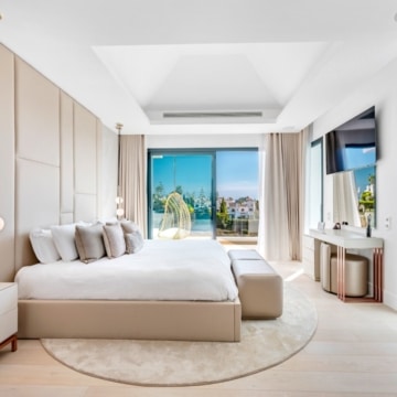 Masterpiece with Panoramic Sea & Golf Views within the exclusive La Resina Golf, Estepona Picture 15