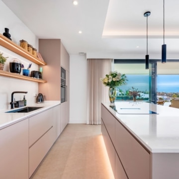 Masterpiece with Panoramic Sea & Golf Views within the exclusive La Resina Golf, Estepona Picture 8