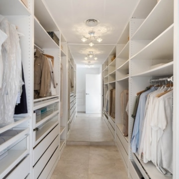 Six bedroom villa with bright interiors and beautiful sunset views in El Rosario, Marbella East Picture 22