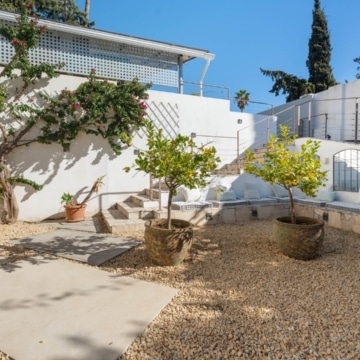 Six bedroom villa with bright interiors and beautiful sunset views in El Rosario, Marbella East Picture 24