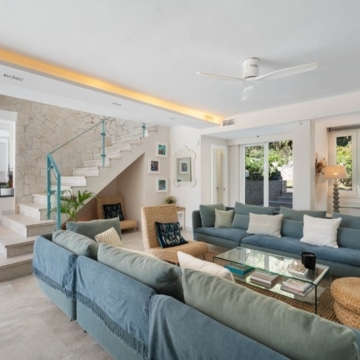 Six bedroom villa with bright interiors and beautiful sunset views in El Rosario, Marbella East Picture 12