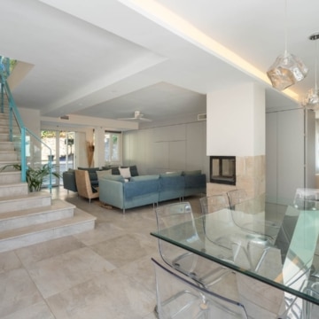 Six bedroom villa with bright interiors and beautiful sunset views in El Rosario, Marbella East Picture 31