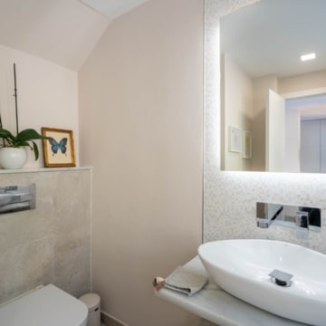 Six bedroom villa with bright interiors and beautiful sunset views in El Rosario, Marbella East Picture 34