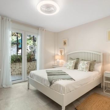 Six bedroom villa with bright interiors and beautiful sunset views in El Rosario, Marbella East Picture 37