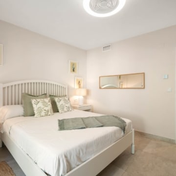 Six bedroom villa with bright interiors and beautiful sunset views in El Rosario, Marbella East Picture 38