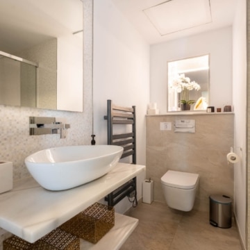 Six bedroom villa with bright interiors and beautiful sunset views in El Rosario, Marbella East Picture 41