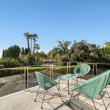 Six bedroom villa with bright interiors and beautiful sunset views in El Rosario, Marbella East Picture 15