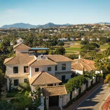 Exceptional villa in the sought-after gated community of Los Naranjos, Nueva Andalucía Picture 7