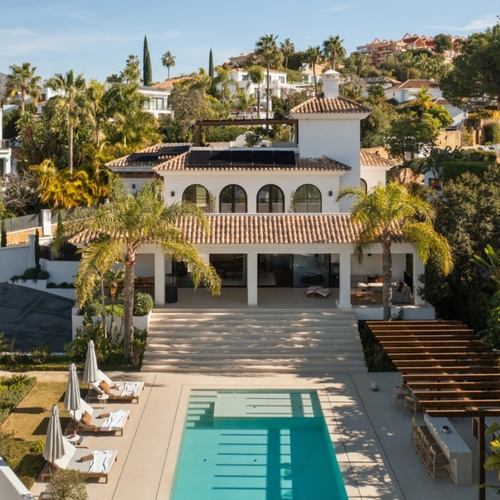 Exceptional villa in the sought-after gated community of Los Naranjos, Nueva Andalucía Picture