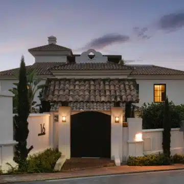 Exceptional villa in the sought-after gated community of Los Naranjos, Nueva Andalucía Picture 4