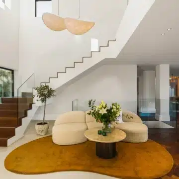 Exceptional villa in the sought-after gated community of Los Naranjos, Nueva Andalucía Picture 0