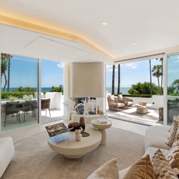 Exceptional frontline beach groundfloor apartment within Alcazaba Beach, Estepona Picture 13