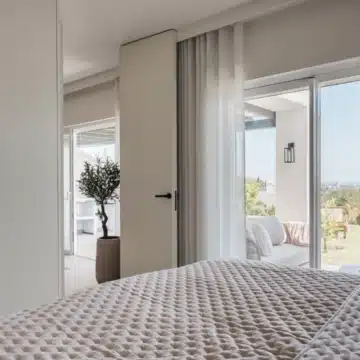 Newly renovated three-bedroom groundfloor apartment within a gated community in La Quinta, Benahavis Picture 12