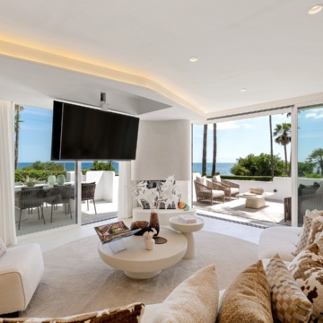 Exceptional frontline beach groundfloor apartment within Alcazaba Beach, Estepona Picture 15