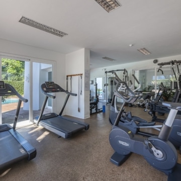Exceptional frontline beach groundfloor apartment within Alcazaba Beach, Estepona Picture 16