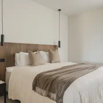 Newly renovated three-bedroom groundfloor apartment within a gated community in La Quinta, Benahavis Picture 5
