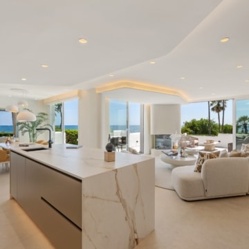 Exceptional frontline beach groundfloor apartment within Alcazaba Beach, Estepona Picture 17