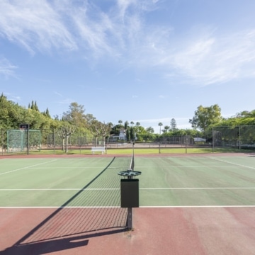 Exceptional frontline beach groundfloor apartment within Alcazaba Beach, Estepona Picture 18