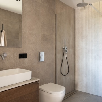 Newly renovated three-bedroom groundfloor apartment within a gated community in La Quinta, Benahavis Picture 16