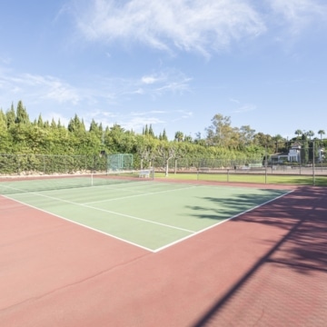 Exceptional frontline beach groundfloor apartment within Alcazaba Beach, Estepona Picture 19