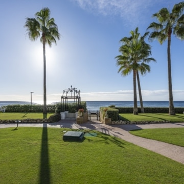 Exceptional frontline beach groundfloor apartment within Alcazaba Beach, Estepona Picture 21