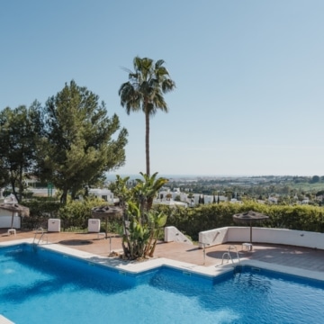 Newly renovated three-bedroom groundfloor apartment within a gated community in La Quinta, Benahavis Picture 20