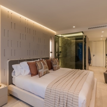 Exceptional frontline beach groundfloor apartment within Alcazaba Beach, Estepona Picture 3