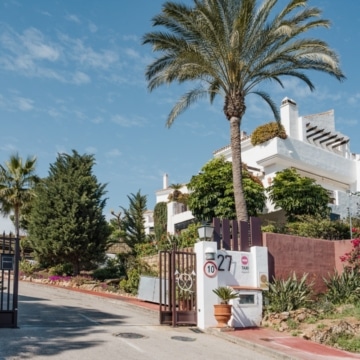 Newly renovated three-bedroom groundfloor apartment within a gated community in La Quinta, Benahavis Picture 22