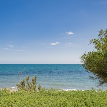 Exceptional frontline beach groundfloor apartment within Alcazaba Beach, Estepona Picture 23