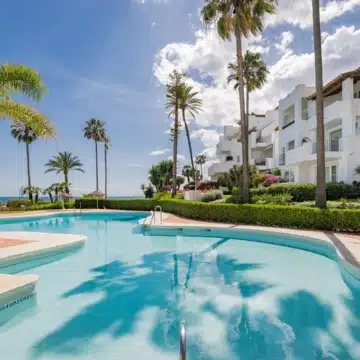 Exceptional frontline beach groundfloor apartment within Alcazaba Beach, Estepona Picture 4