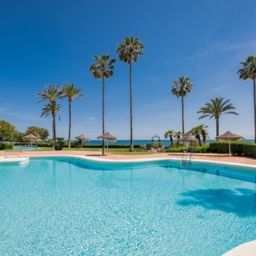 Exceptional frontline beach groundfloor apartment within Alcazaba Beach, Estepona Picture 28