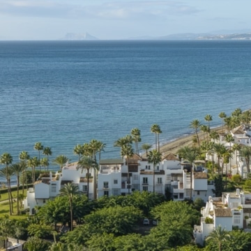 Exceptional frontline beach groundfloor apartment within Alcazaba Beach, Estepona Picture 6